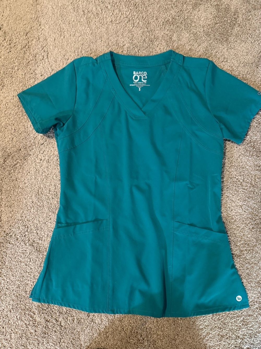 Barco One Racer V-Neck Scrub Top NWOT